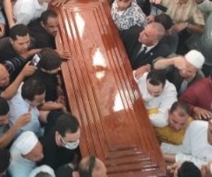 جنازة مهيبة.. الآلاف يودعون جثمان أحمد عمر هاشم لمثواه الأخير بالشرقية