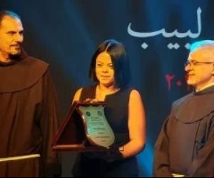 مهرجان جيلنا يكرم الفنان الراحل لطفي لبيب تقديرًا لمسيرته الفنية ويهدى ابنته درعا