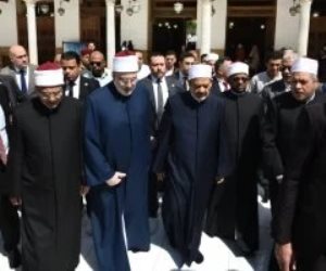 الإمام الأكبر يصل الجامع الأزهر لأداء صلاة الجنازة على الدكتور أحمد عمر هاشم