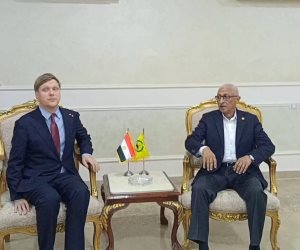 محافظ شمال سيناء يستقبل وزير التنمية الدولية النرويجي ويصطحبه لمركز المساعدات ومعبر رفح ومستشفى العريش (صور) محافظ شمال سيناء يستقبل وزير التنمية الدولية النرويجي ويصطحبه لمركز المساعدات ومعبر رفح ومستشفى العريش (صور)