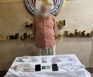 أمن القاهرة يضبط شخص لقيامه بالنصب والإحتيال على المواطنين راغبى السفر للخارج أمن القاهرة يضبط شخص لقيامه بالنصب والإحتيال على المواطنين راغبى السفر للخارج