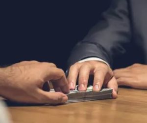 القبض على مدير التنظيم بحي الموسكي في قضية رشوة