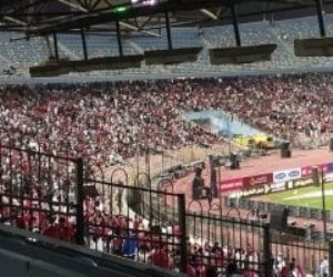 استاد القاهرة يُشعل حماس جماهير المنتخب بالأغانى الوطنية قبل لقاء غينيا