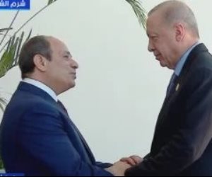الرئيس السيسى يستقبل الرئيس التركى فور وصوله للمشاركة بقمة شرم الشيخ 