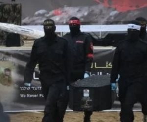 البث الإسرائيلية: بدء تسليم جثامين رهائن إسرائيليين للصليب الأحمر.. بالأسماء