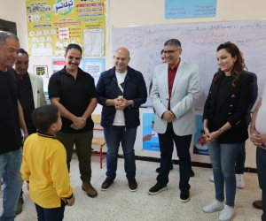 محافظ الجيزة يتفقد مدرسة المناجم الابتدائية بالواحات البحرية (صور)