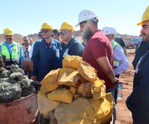 محافظ الجيزة يتفقد مشروعات شركة الحديد والصلب للمناجم والمحاجر بالواحات البحرية