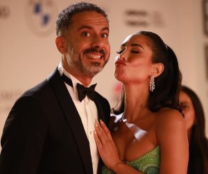 قبلة بسنت شوقي لمحمد فراج فى افتتاح مهرجان الجونة تلفت الأنظار.. (صور)