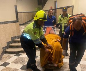 سيده تستعين بأمن القاهرة لفتح باب شقه شقيقتها ونقلها للمستشفي