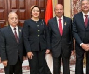 هيئة الحزب المصرى الديمقراطى تلتقط صورا تذكارية بالجلسة الافتتاحية للشيوخ