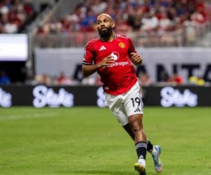 ليفربول ضد مان يونايتد.. الشياطين الحمر يباغتون الريدز بهدف مبكر من مبيومو