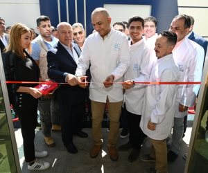 وزير الصناعة والنقل يفتتح مصنعًا لتصدير الحاصلات الزراعية و3 خطوط إنتاج دوائية