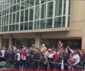 الجالية المصرية تحتشد أمام مقر إقامة الرئيس السيسي في بروكسل للترحيب به الجالية المصرية تحتشد أمام مقر إقامة الرئيس السيسي في بروكسل للترحيب به