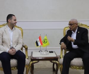 محافظ شمال سيناء يستقبل نائب وزير الصحة لبحث جاهزية المنشآت الصحية (صور)