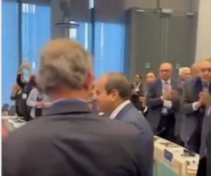 أعضاء الاتحاد الأوروبي يقفون ويصفقون لتحية الرئيس السيسي
