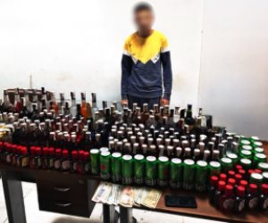 ضبط أحد الأشخاص لقيامه ببيع مشروبات كحولية مغشوشة ومجهولة المصدر بالدقهلية