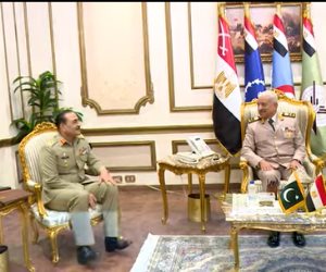 وزير الدفاع ورئيس الأركان يلتقيان رئيس أركان القوات البرية الباكستانية