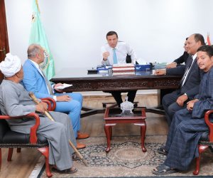 وزير الزراعة يستقبل عدد من الفلاحين ويستمع لمشاكلهم.. ويؤكد: دعم الفلاح "أولوية" ومكتبي مفتوح للجميع وزير الزراعة يستقبل عدد من الفلاحين ويستمع لمشاكلهم.. ويؤكد: دعم الفلاح "أولوية" ومكتبي مفتوح للجميع
