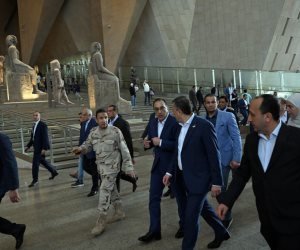 رئيس الوزراء يجرى جولة ليلية لمتابعة ترتيبات افتتاح المتحف المصري الكبير رئيس الوزراء يجرى جولة ليلية لمتابعة ترتيبات افتتاح المتحف المصري الكبير