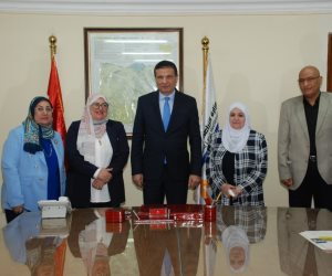 وزير الزراعة يلتقي عدد من باحثين "البحوث الزراعية" ويوجه بتذليل العقبات أمامهم لدعم الأمن الغذائي وزير الزراعة يلتقي عدد من باحثين "البحوث الزراعية" ويوجه بتذليل العقبات أمامهم لدعم الأمن الغذائي