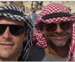 سكوت إيستوود يختتم زيارته إلى مصر بجولة جوية فوق الأهرامات سكوت إيستوود يختتم زيارته إلى مصر بجولة جوية فوق الأهرامات