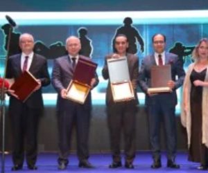 تكريم شريف سعيد رئيس قطاع الإنتاج الوثائقى بالشركة المتحدة بملتقى الأفلام الوثائقية تكريم شريف سعيد رئيس قطاع الإنتاج الوثائقى بالشركة المتحدة بملتقى الأفلام الوثائقية