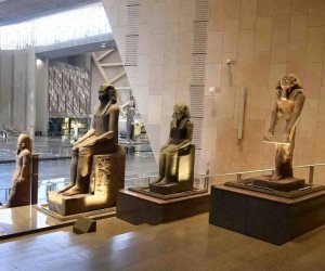 عملات تذكارية غير متداولة من خام الذهب والفضة.. توثق معالم المتحف المصري الكبير  عملات تذكارية غير متداولة من خام الذهب والفضة.. توثق معالم المتحف المصري الكبير