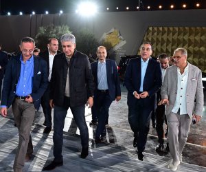 رئيس الوزراء يتابع ميدانياً اللمسات النهائية استعداداً لاحتفالية افتتاح المتحف المصري الكبير رئيس الوزراء يتابع ميدانياً اللمسات النهائية استعداداً لاحتفالية افتتاح المتحف المصري الكبير