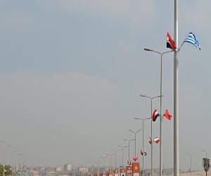 محافظ الجيزة: تعليق الأعلام واللافتات الترحيبية بالدول الضيوف على الطرق والمحاور المؤدية للمتحف المصري الكبير محافظ الجيزة: تعليق الأعلام واللافتات الترحيبية بالدول الضيوف على الطرق والمحاور المؤدية للمتحف المصري الكبير