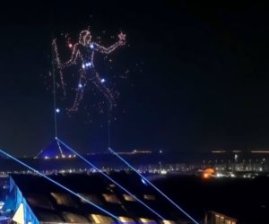 سحر الأهرامات يتجدد بالصوت والضوء في افتتاح المتحف المصري الكبير