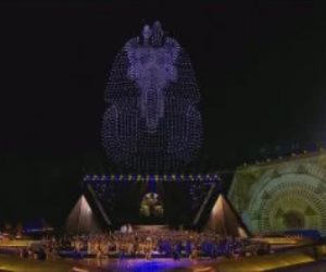 قناع توت عنخ آمون يزين سماء حفل افتتاح المتحف المصرى الكبير