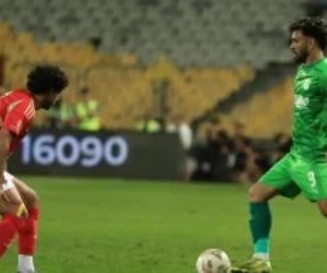 انتهاء الشوط الأول من مباراة الأهلى والمصرى بالتعادل السلبى