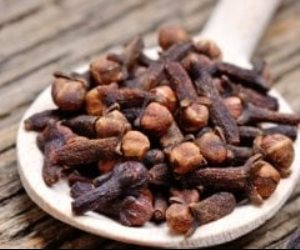تعرف علي الفوائد الصحية لمضغ القرنفل يوميا