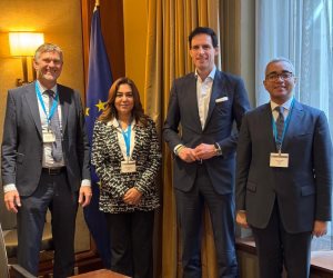 وزيرة التنمية المحلية والقائم بأعمال وزير البيئة تلتقي المفوض الأوروبي لشؤون المناخ لبحث عدد من الموضوعات البيئية الهامة