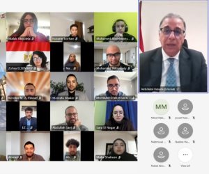 نائب وزير الخارجية يلتقي بمجموعة من الشباب المصريين الدارسين بالخارج