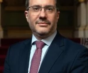 سفير بريطانيا عن المتحف المصرى الكبير : مؤسسة مذهلة وعالمية تليق بعجائب مصر