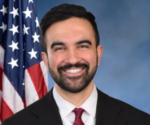 «أنا أجمل منه».. سخرية ترامب من «ممداني» تفتح جبهة صراع بين اليمين والمحافظين بأميركا