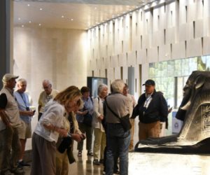 رئيس المتحف المصرى الكبير: عدد زوار المتحف اليوم تجاوز 18 ألف زائر