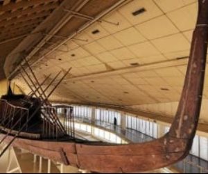 شاهد .. مراكب الشمس عمرها أكثر من 4600 عام تزين المتحف المصري الكبير