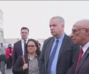 سفير ألمانيا يزور مركز الهلال الأحمر بالعريش لدعم جهود المساعدات إلى غزة