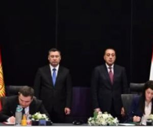 رئيس الجمهورية القيرغيزية ورئيس الوزراء يشهدان توقيع عدد من اتفاقيات التعاون