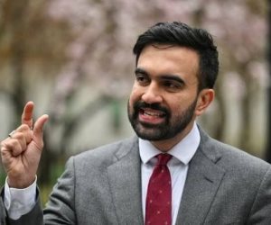 من شوارع كوينز إلى قاعة بلدية نيويورك..زهران ممدانى: اشتراكي مسلم مهاجر يقود نيويورك ويتعهد بمحاربة الإسلاموفوبيا والتمييز ضد الفلسطينيين