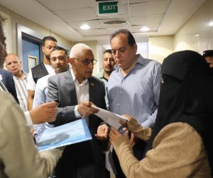 محافظ شمال سيناء يزور الجرحى والمرضى الفلسطينيين بالعريش ويؤكد تقديم الدعم اللازم لهم من وزارة الصحة (صور)