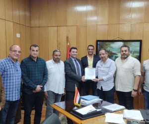 وزير الإسكان يشيد بحصول أجهزة تنمية الساحل الشمالي الغربي على (3) شهادات أيزو في مجالات الجودة والسلامة والبيئة