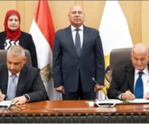 توقيع عقد بين "القاهرة للاستثمار" وشركة ليوني مصر لإقامة مجمع صناعي لإنتاج الضفائر