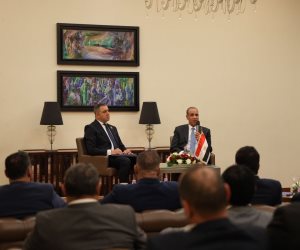 وزير الخارجية يلتقي أعضاء الجالية المصرية في الجزائر (صور)