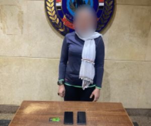 ضبط صانعة محتوى تنشر مقاطع فيديو لسرد قصص إباحية "مفبركة" 