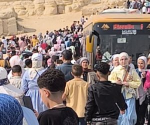 إقبال غير مسبوق على أهرامات الجيزة.. نحو 30 ألف زائر مصري وأجنبي