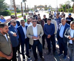 وزير الإسكان يتفقد مشروع "مارينا 8" وتطوير الطريق الرئيسي لمدخل مارينا 5