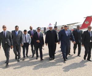 محافظ الوادي الجديد يستقبل مفتي الجمهورية ويزرع نخلة فى حديقة المسئولين